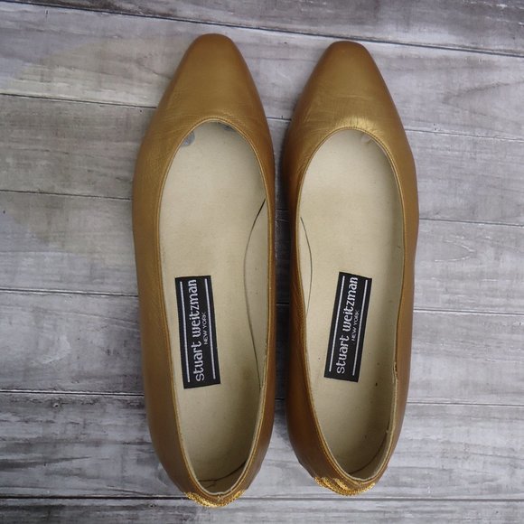 SIZE 7.5. Stuart Weitzman VTG gold /metallic leather shoes. - Picture 6 of 16